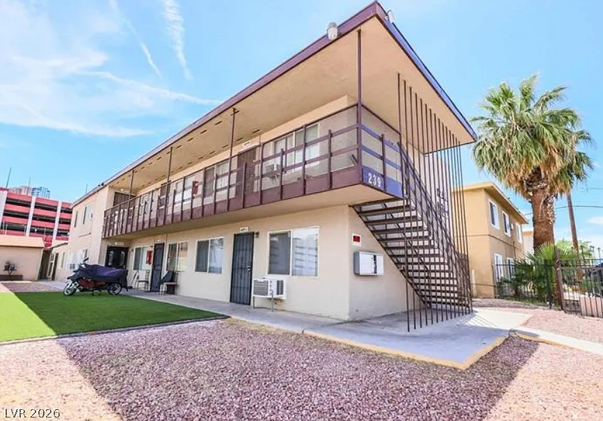 1 bed, 1.0 bath, 4570 sqft, $900 — Photo 1