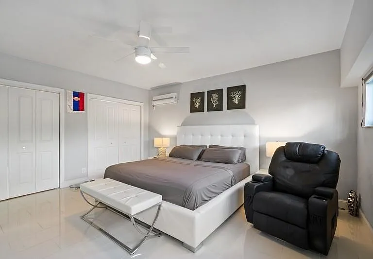 1705 N Riverside Dr #2 — Photo 53
