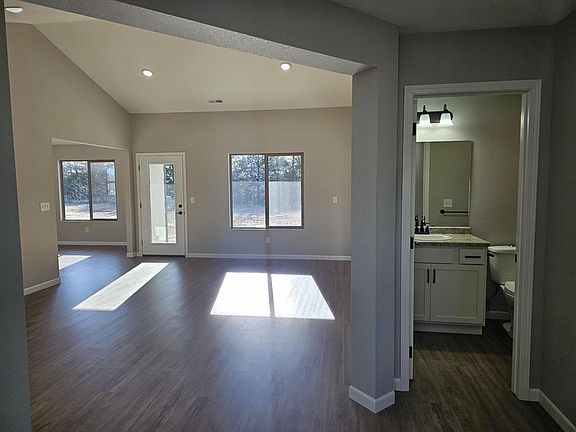 4th image of 1325 Marboeuf Blvd
