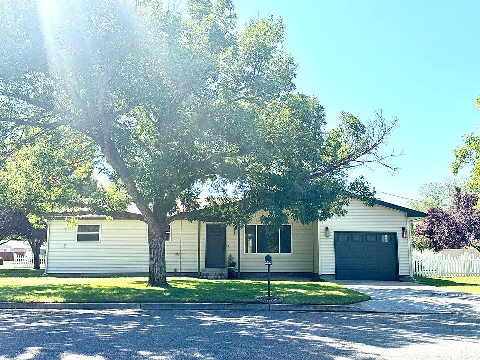 1st image of 606 NW 4th St