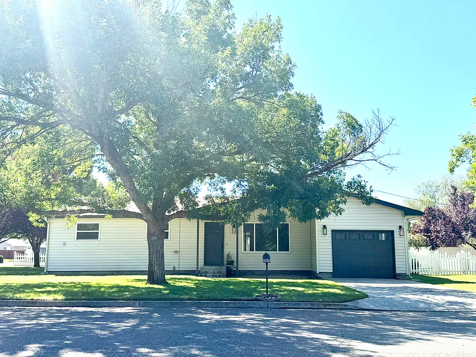 606 NW 4th St