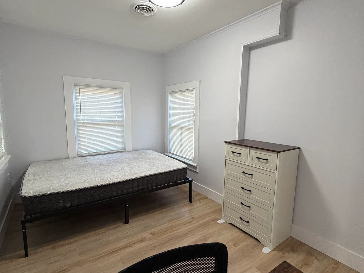 1 bed, $1,000 — Photo 4