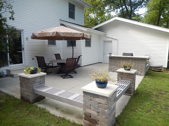 5th image of 3242 Terri Ct SW