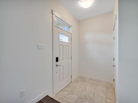 4th image of 908 Valour Way NW