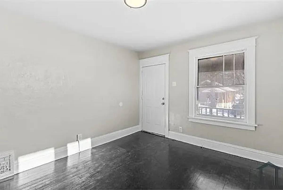 Building Photo - 5415 Hamilton Ave