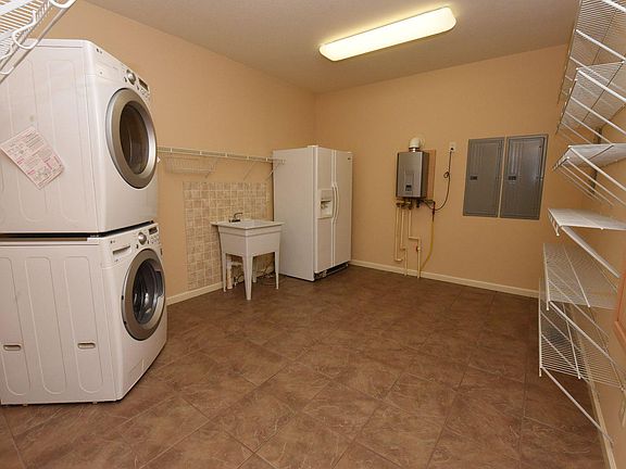 5th image of 200 Birch Cane Dr