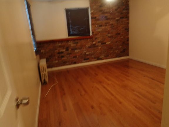 4th image of 33 Hoffman Dr