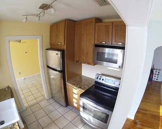 4th image of 842 Floral Dr