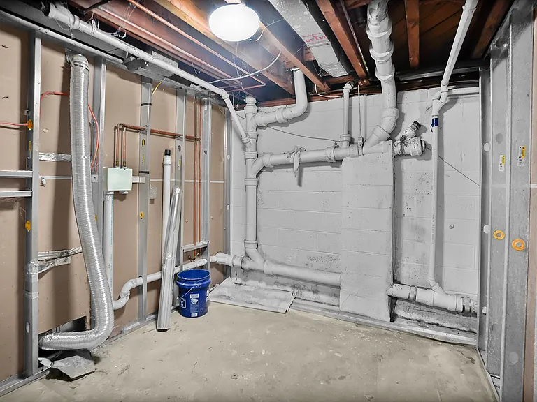 38 Carlson Ct — Photo 17