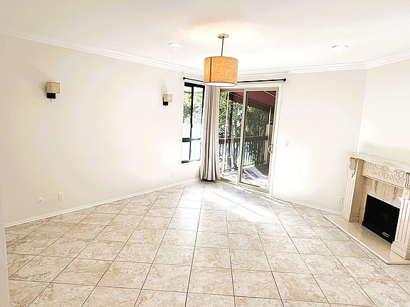 3rd image of 511 N Jackson St APT 103