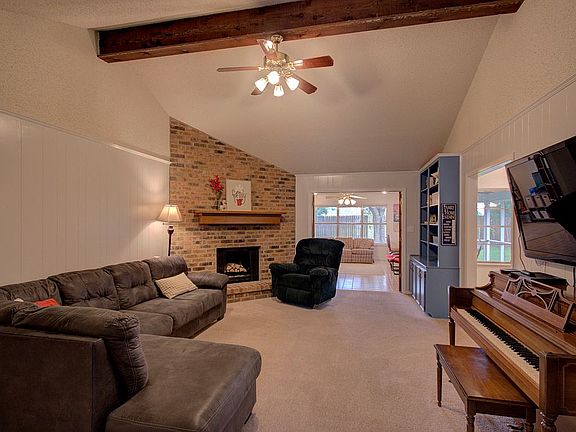 4th image of 203 Basswood St