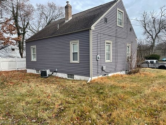 4th image of 1050 Pickford Ave