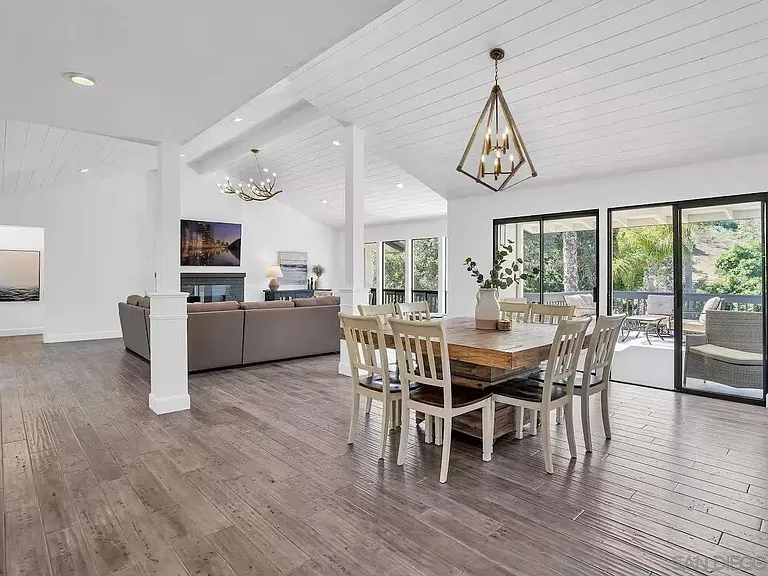 3550 Laketree Dr — Photo 5
