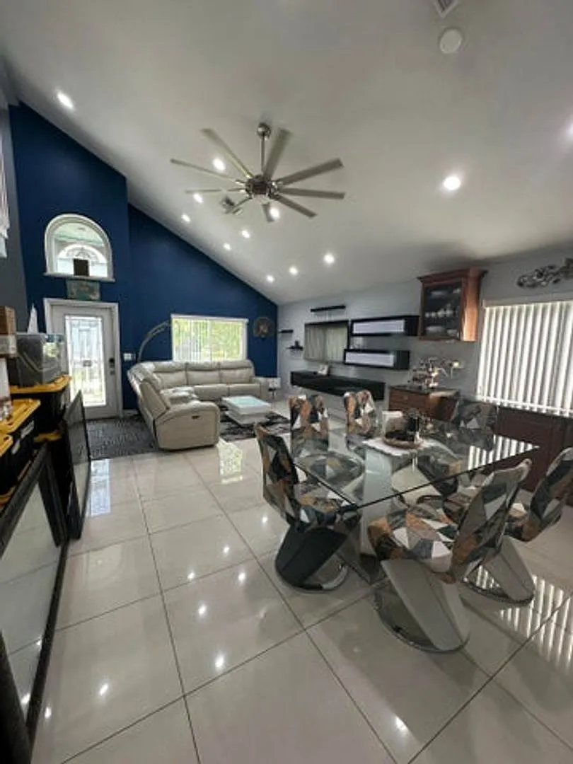 8 ELTON Place, Boynton Beach, FL 33426 - 7614 — Photo 2