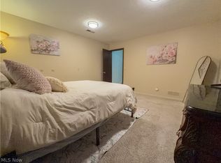 27561 Linwood Cir, North Olmsted, OH 44070