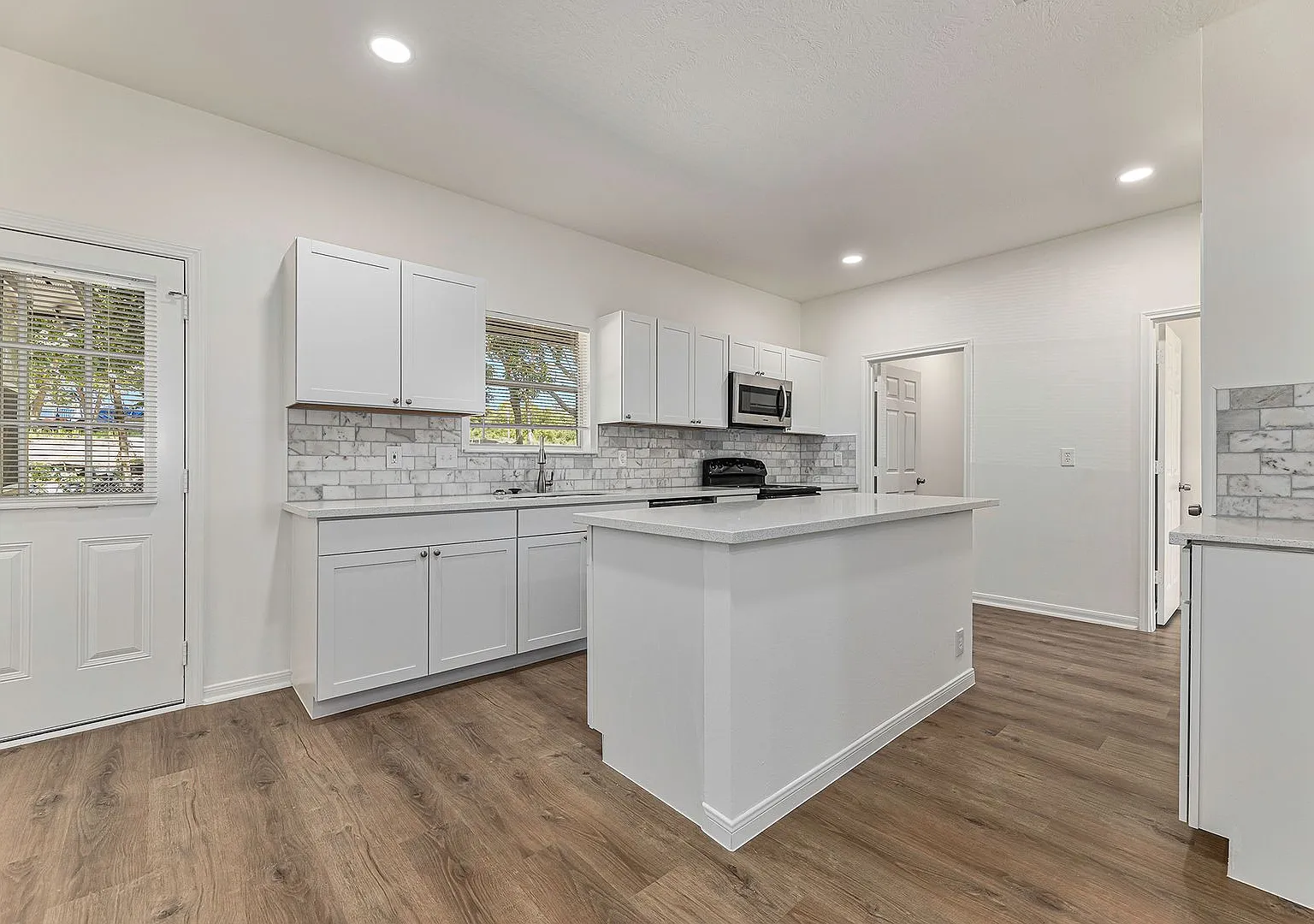 Welcome to your dream rental home in Willis, TX! — Photo 3