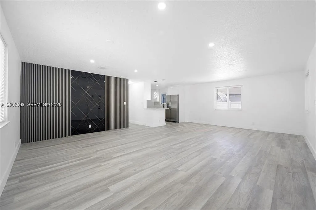 3 bed, $3,800 — Photo 2
