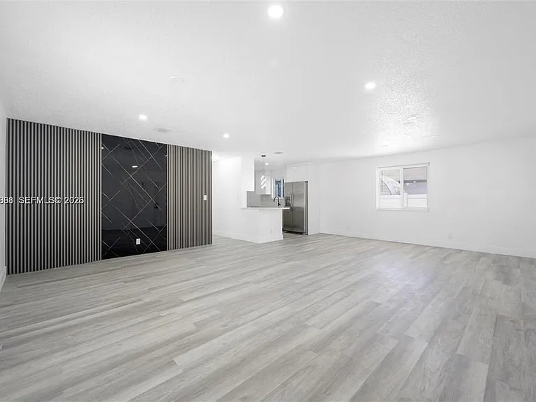 5580 Plunkett St — Photo 2