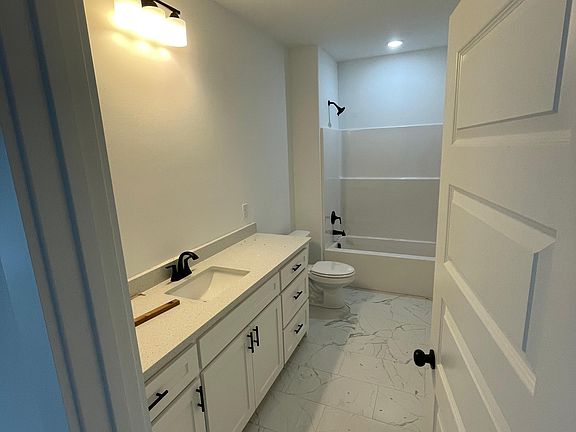 3rd image of 4 Ampthill Ln