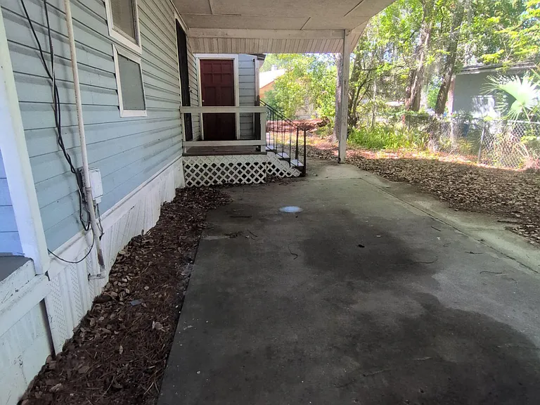 2092 Benedict Rd — Photo 2