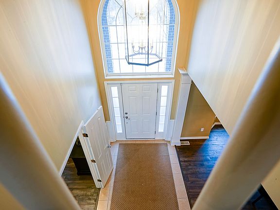 3rd image of 9750 Belcrest Ln