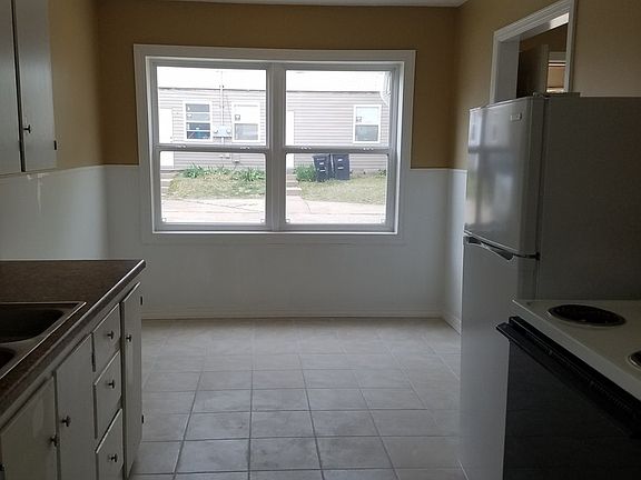 3rd image of 906 S High St #905