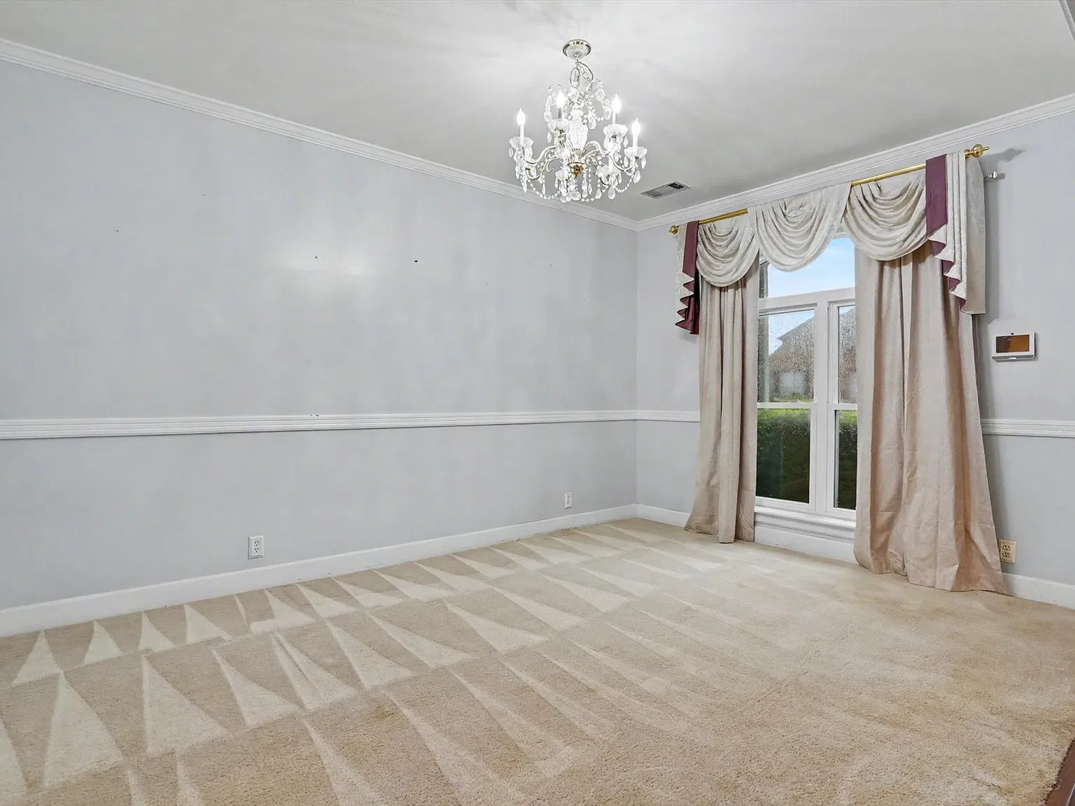 4 bed, 2.5 bath, 3048 sqft, $2,500 — Photo 3