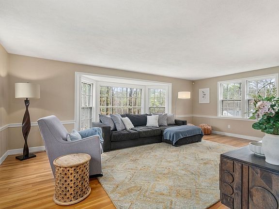 5th image of 30 Oak Hill Rd