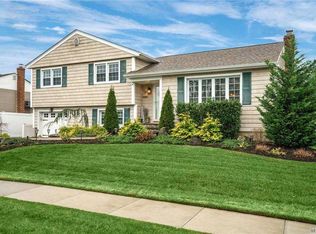 59 Burton Ave, Plainview, NY 11803