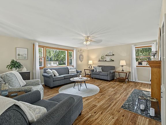 3rd image of 511 Saint Clare Ct