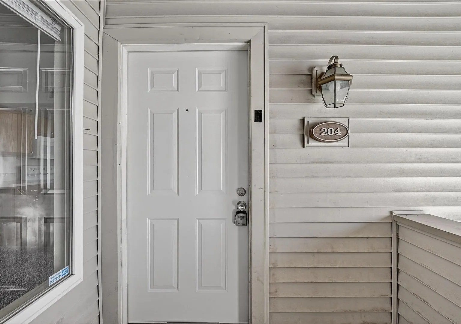 1140 Shadow Ln — Photo 4