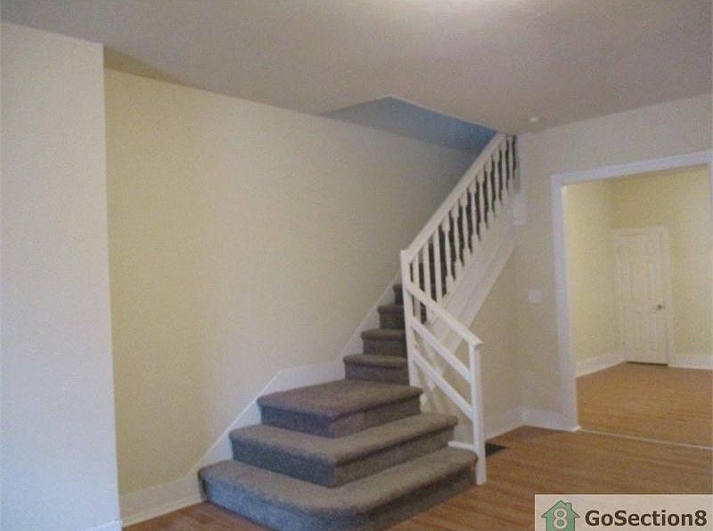 2nd image of 5617 Baynton St