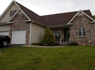 20 Ivy Ln, Dupont, PA 18641