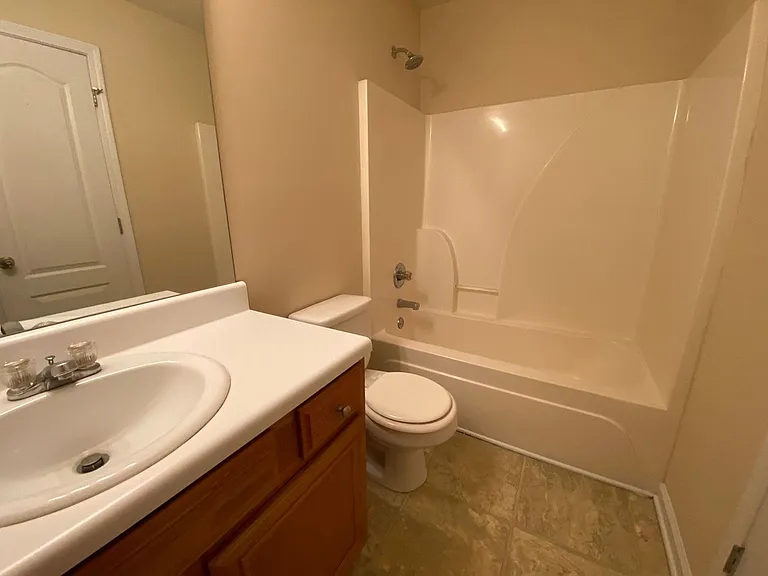 106 Bridgewater Cir — Photo 5