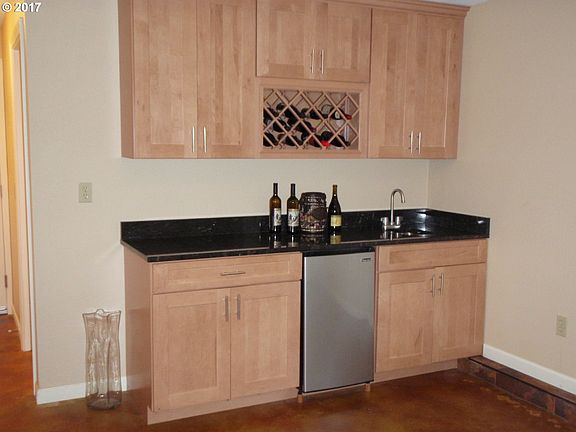 5th image of 808 NW 82nd St