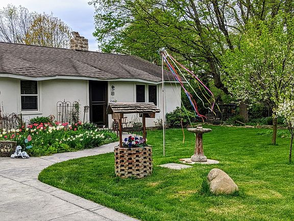 2nd image of 2829 Chippewa Dr