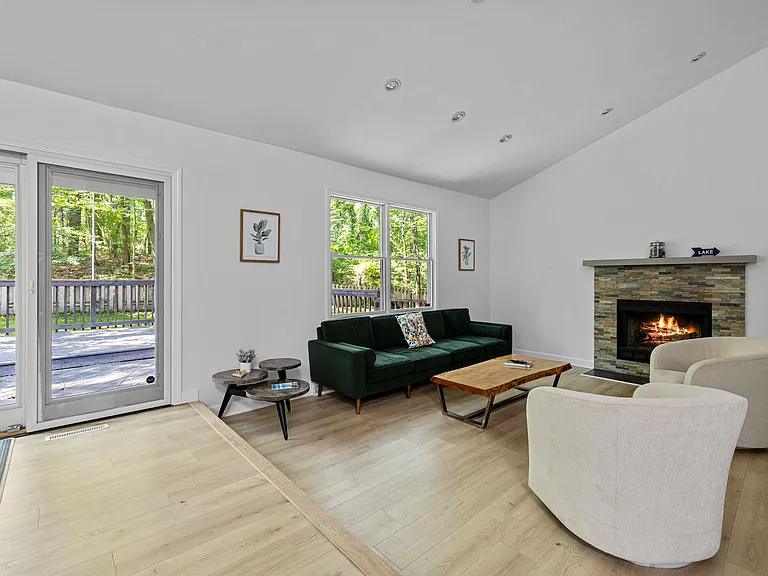 14480 Woodcrest Ln — Photo 9
