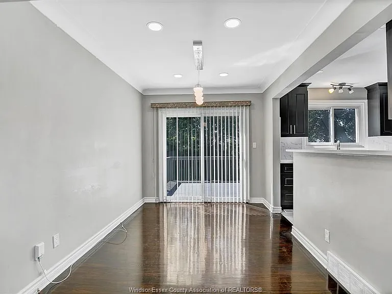 3964 Whitney Ave — Photo 12