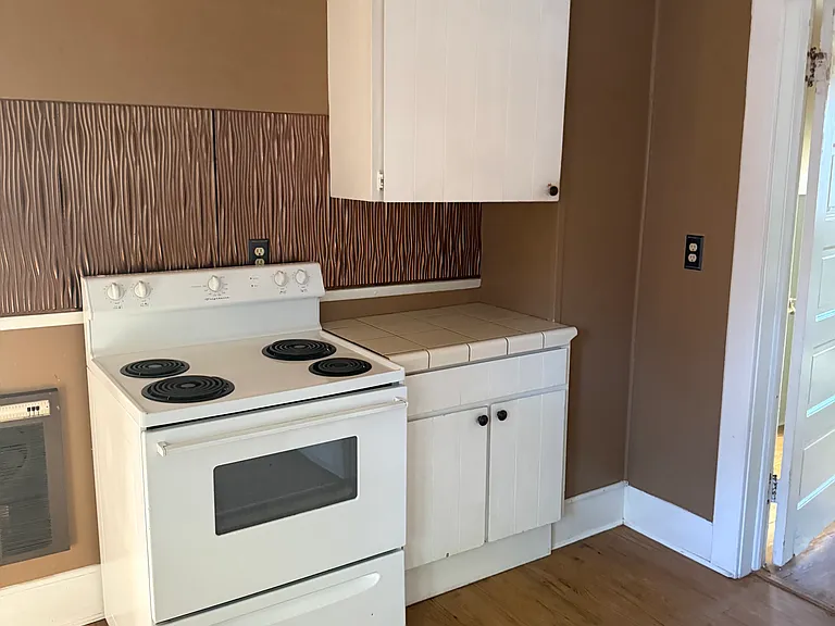 255 S F St — Photo 4