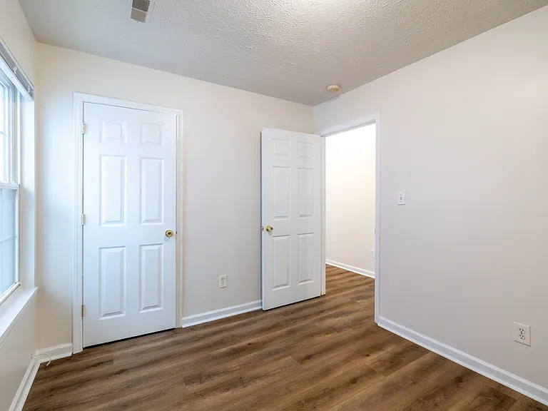 1823 Griffiths Ave — Photo 12