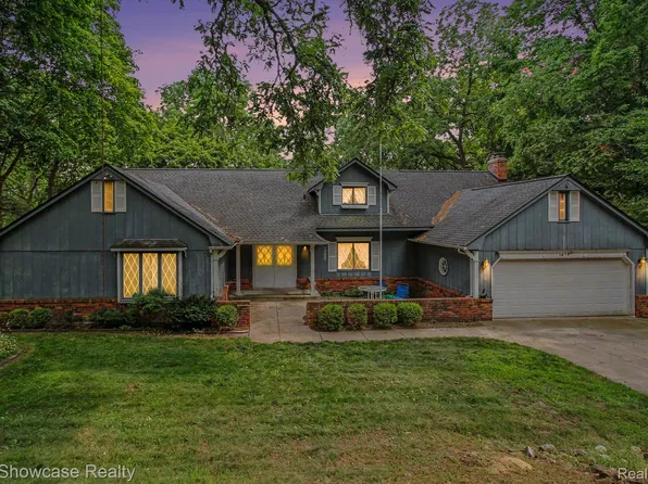 1471 Blue Heron Dr, Highland, MI 48357