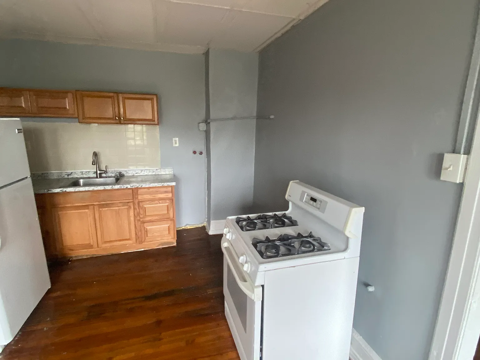 3 bed, 1100 sqft, $1,350 — Photo 2
