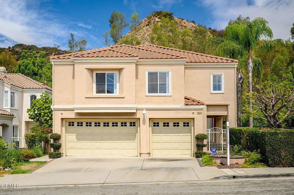 5 bed, 4.0 bath, 3272 sqft, $8,000 — Photo 1