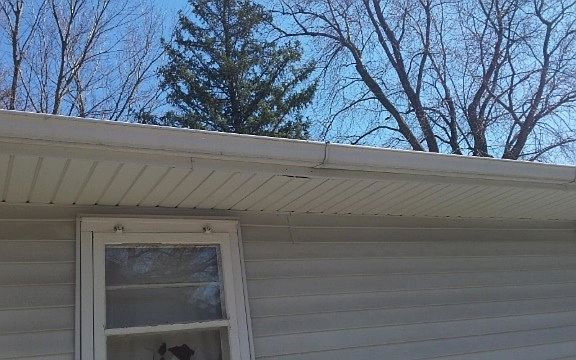 4th image of 122 E Main St