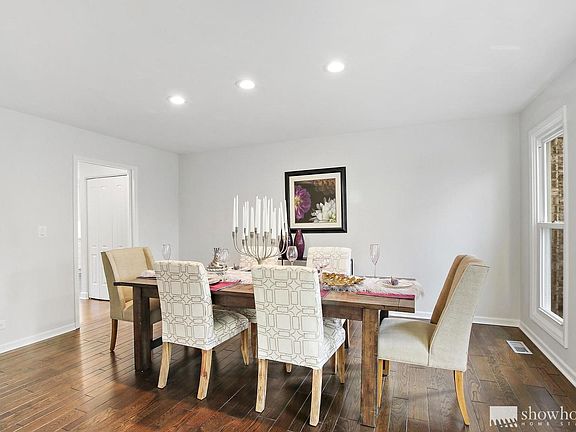 Large spacious dining room