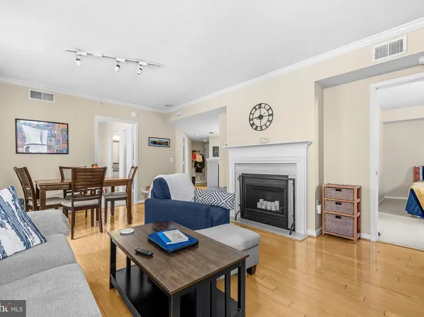 3830 9th St N APT 609E, Arlington, VA 22203