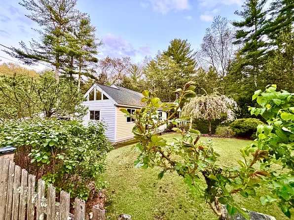 64 Lakeside Dr, Groton, MA 01450