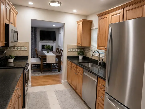 502 Brookside Dr, Andover, MA
