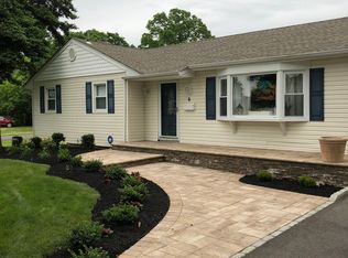 6 Fire Rd, Bay Shore, NY 11706