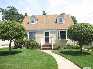 1701 Roland Ave, Wantagh, NY 11793